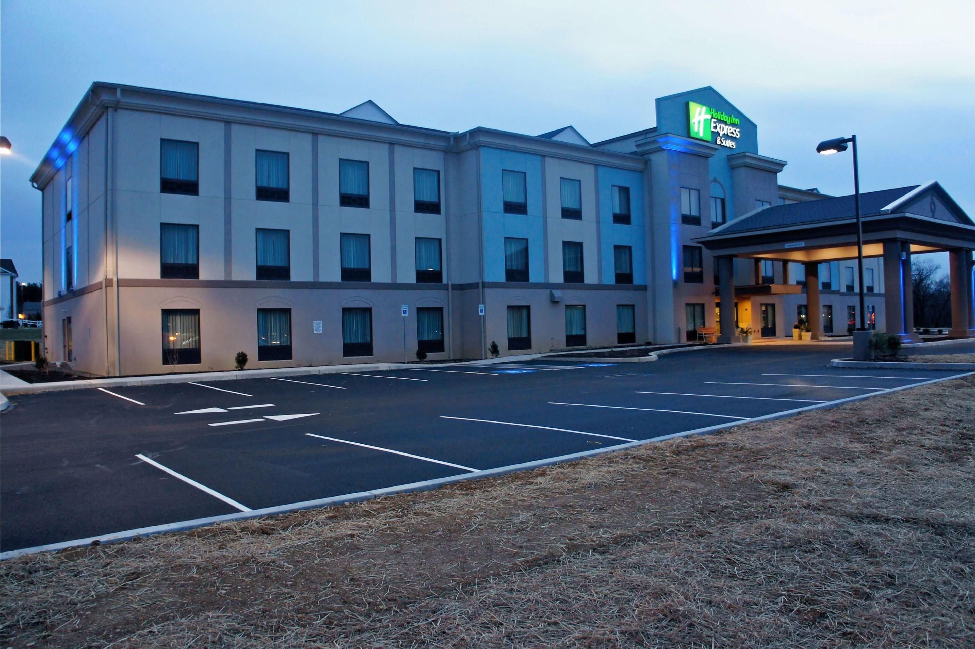 Holiday Inn Express & Suites Northeast By Ihg York Exterior photo